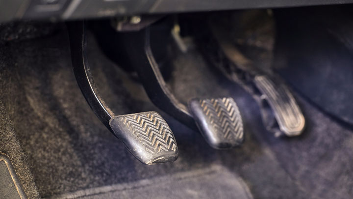 how to adjust clutch pedal