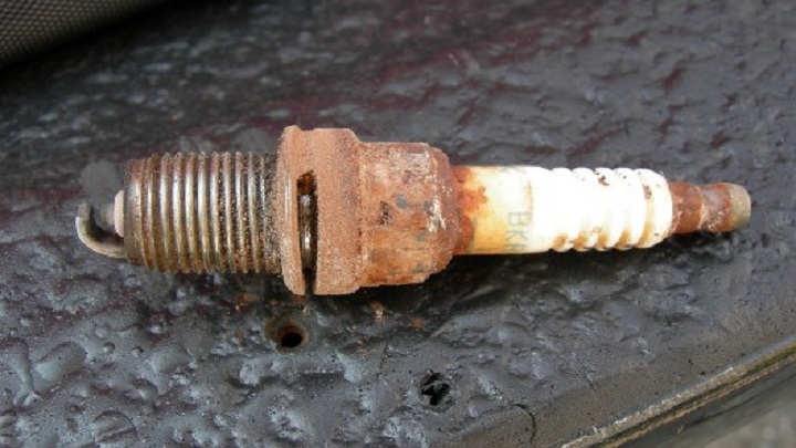 suzuki 250 bad spark plug symptoms