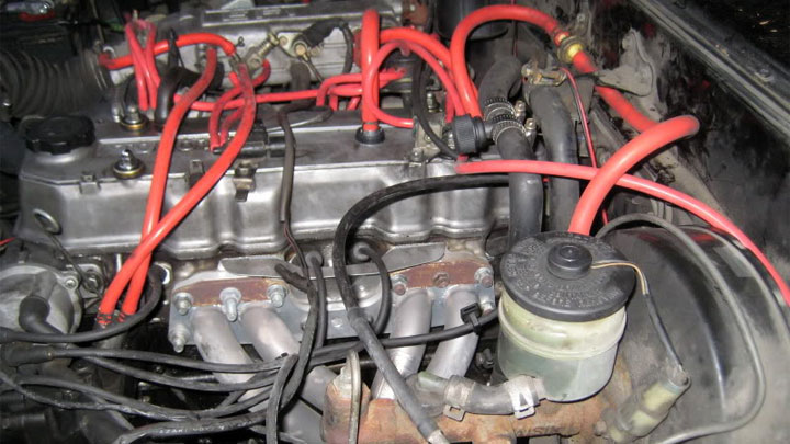 6 Symptoms of a Vacuum Leak In a Car (and Repair Cost)