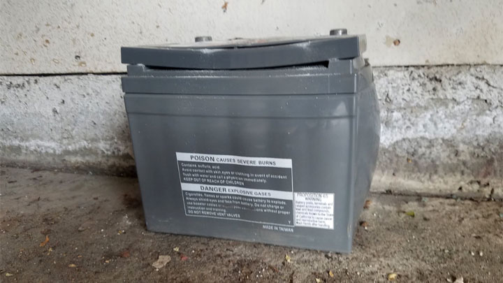 symptoms of bad car battery connector