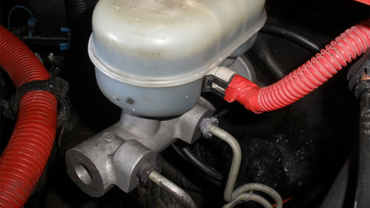 bad brake master cylinder symptoms