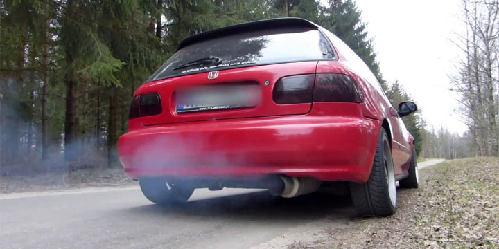 blue exhaust smoke