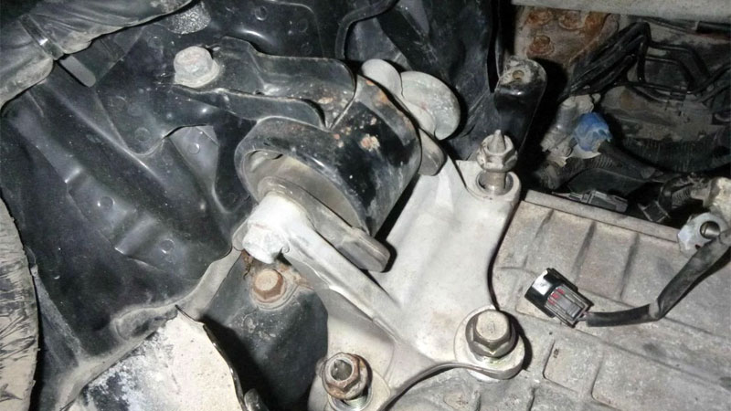 5 Symptoms of a Bad Transmission Mount (and Replacement Cost)