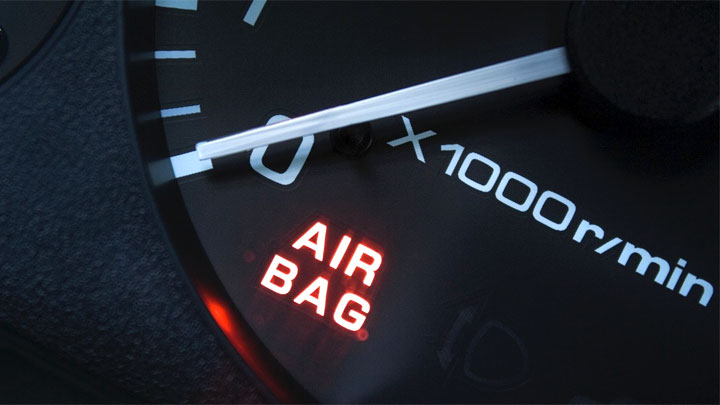 5 Common Reasons Why Airbag Light is On (or Flashing)