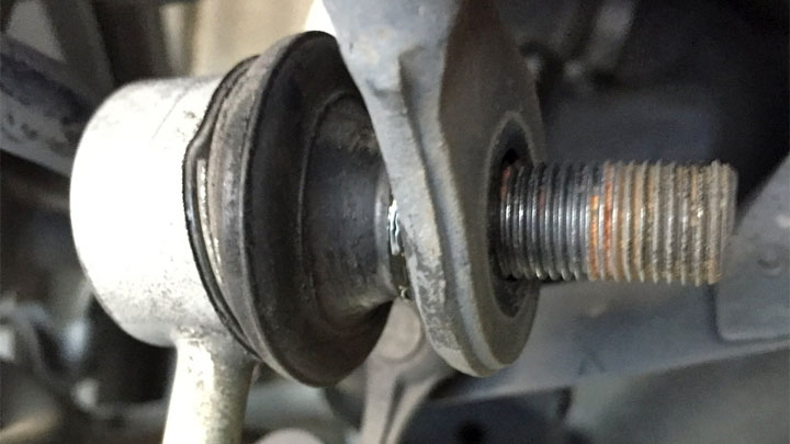 Anti-roll bar link: function, failure symptoms, and replacement