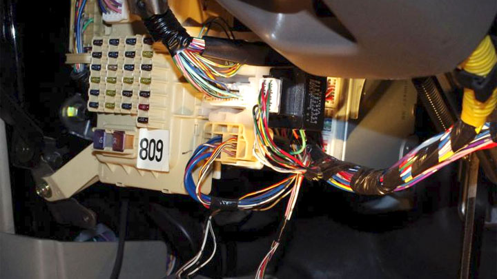 3 Symptoms of a Bad Turn Signal Relay (and How to Test)