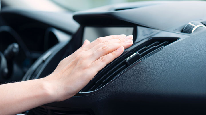 El aire acondicionado del coche no tira aire frio