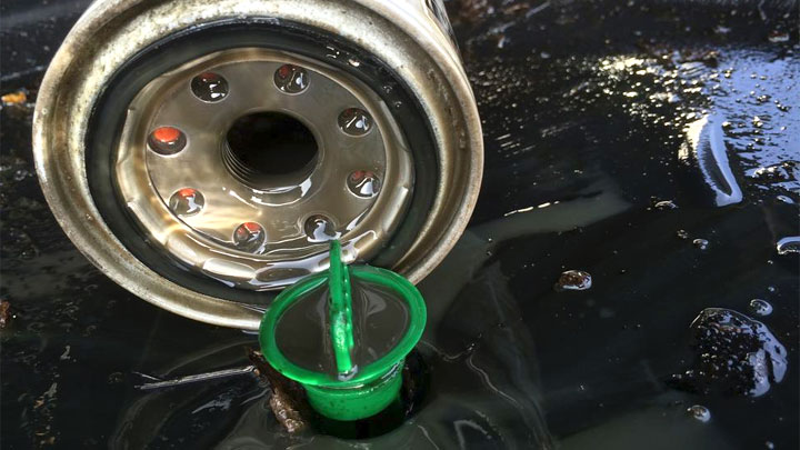 gas in engine oil