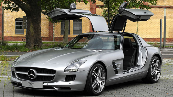 gullwing doors