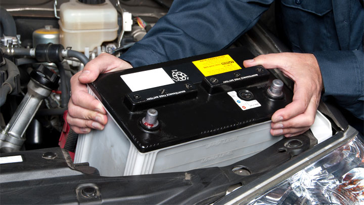 how much does a car battery weigh