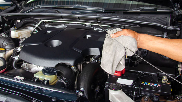 8 Symptoms of Low (or No) Engine Oil in Your Car