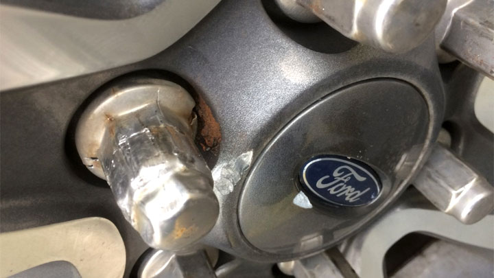 How To Remove A Stuck Lug Nut Or Lug Bolt Stripped Rounded Rusted