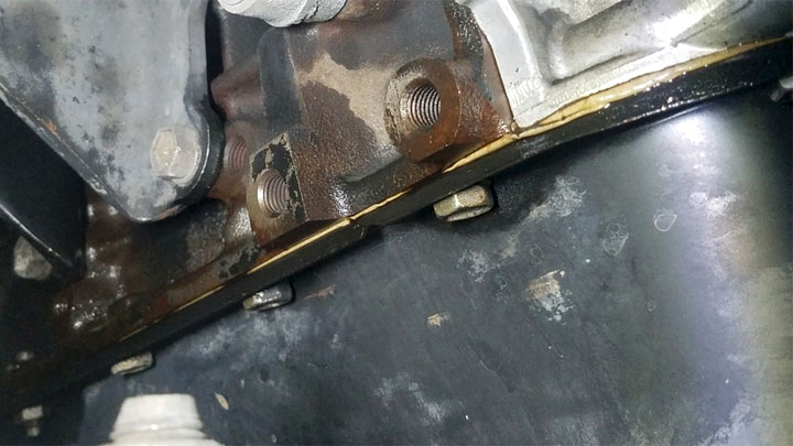 6 Symptoms of an Oil Pan Gasket Leak and Replacement Cost in 2024