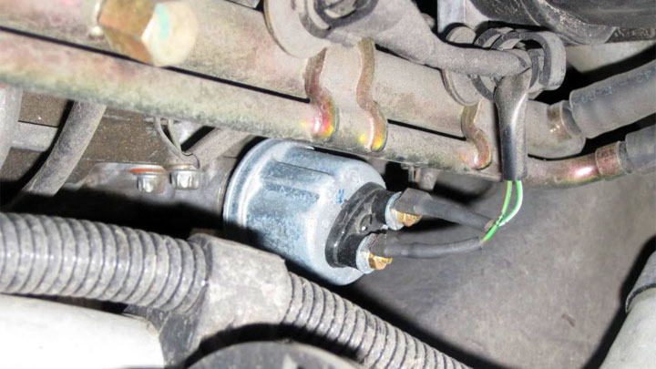 Oil pressure outlet switch symptoms