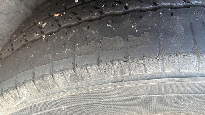 desgaste de los neumáticos exteriores