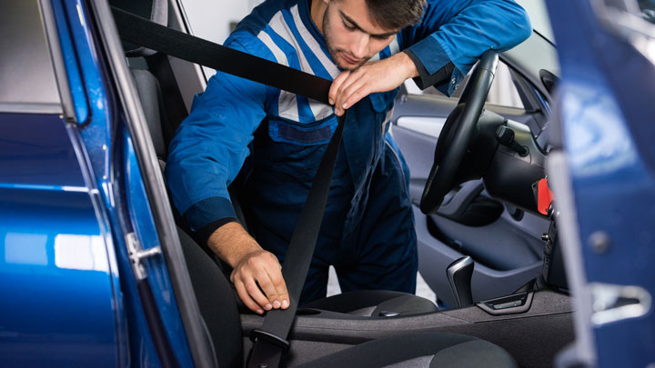 How To Fix A Seat Belt That Won T Retract Or Pull Out Step By Step